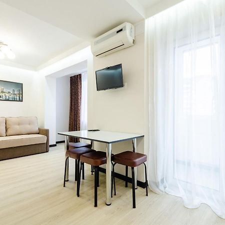 Artal Apartment On Obolonsky Avenue 31 Kyiv Exterior photo